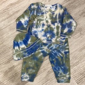 Baby steps. Newborn. Blue/green